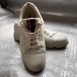 White eco-mobile sneaker made in Portugal. 8 US